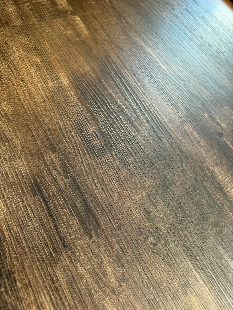 Виниловый ламинат KWG Antigua Дуб Мореный 915х305х9,8 мм (1,6744 м2/упак) Виниловый ламинат KWG Antigua Дуб Мореный 915х305х9,8 мм (1,6744 м2/упак)